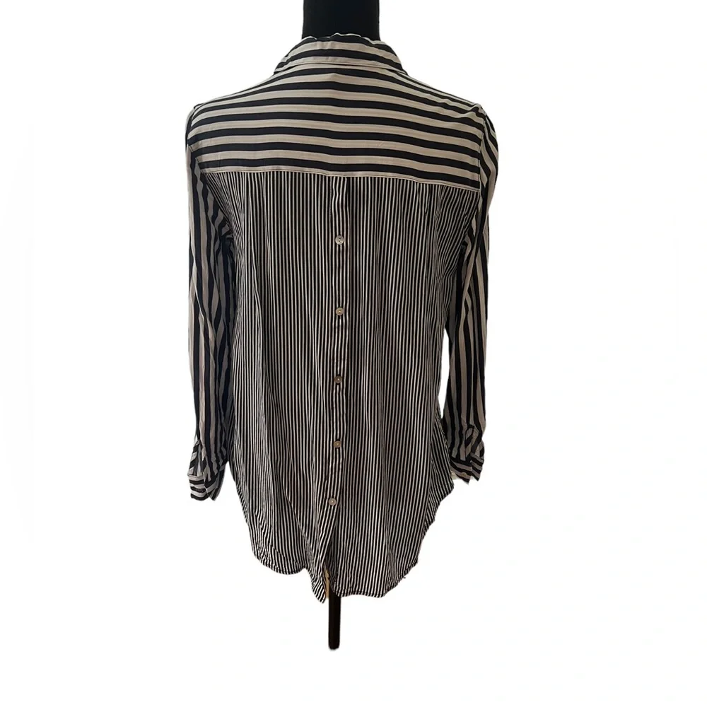 Jane & Delancey stripe top size M 100% Rayon navy & white - Picture 3 of 6